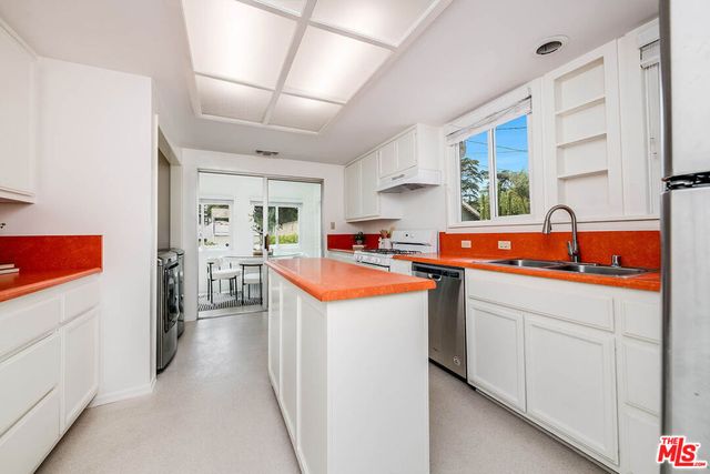 313 N Norton Avenue, Los Angeles, CA 90004