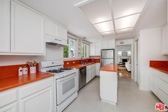 313 N Norton Avenue, Los Angeles, CA 90004