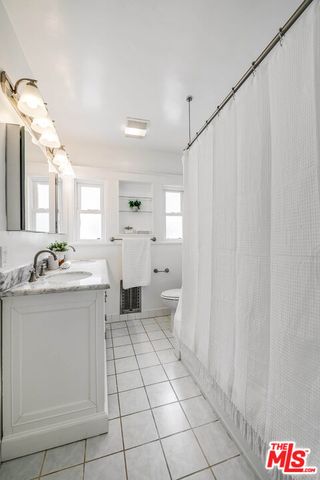 313 N Norton Avenue, Los Angeles, CA 90004