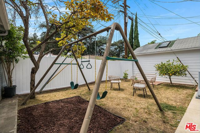 313 N Norton Avenue, Los Angeles, CA 90004