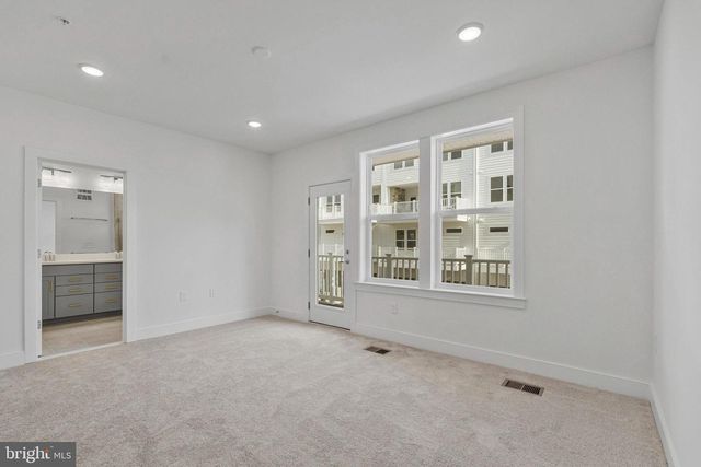 19826 LAVENDER DUST SQ, Ashburn, VA 20147