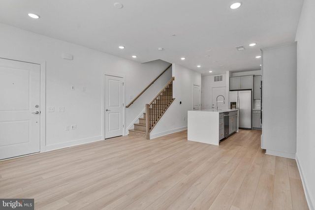 19826 LAVENDER DUST SQ, Ashburn, VA 20147