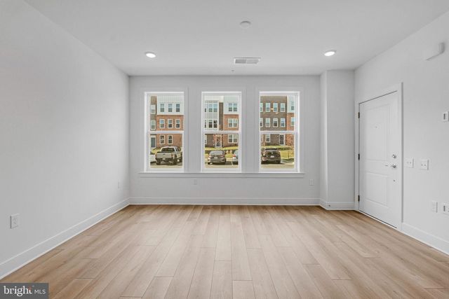 19826 LAVENDER DUST SQ, Ashburn, VA 20147