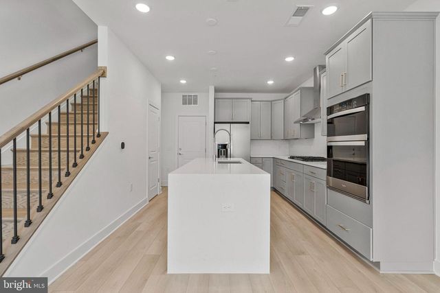 19826 LAVENDER DUST SQ, Ashburn, VA 20147