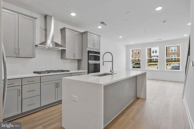 19826 LAVENDER DUST SQ, Ashburn, VA 20147