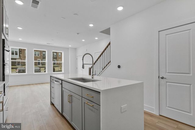 19826 LAVENDER DUST SQ, Ashburn, VA 20147