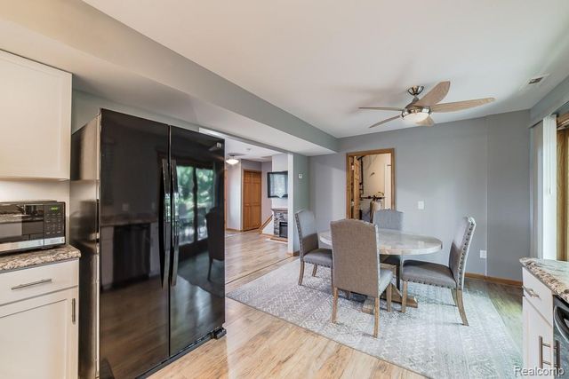 1034 Parkway, Waterford, MI 48328