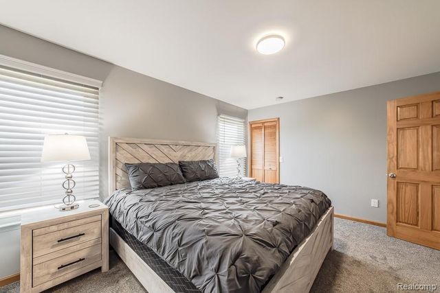 1034 Parkway, Waterford, MI 48328