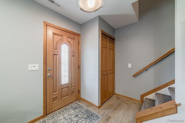 1034 Parkway, Waterford, MI 48328