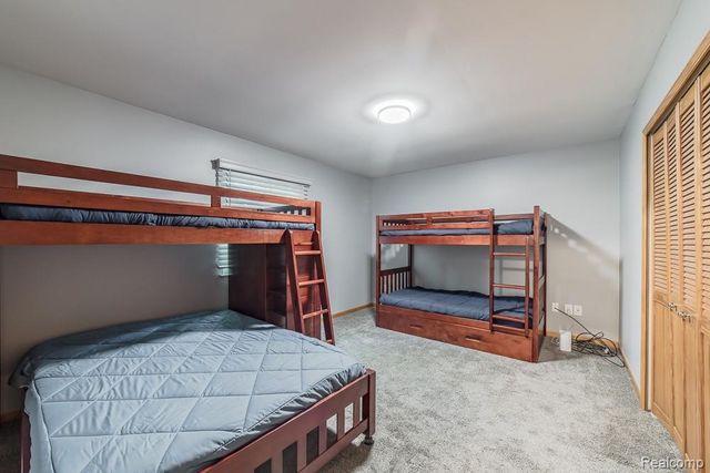 1034 Parkway, Waterford, MI 48328