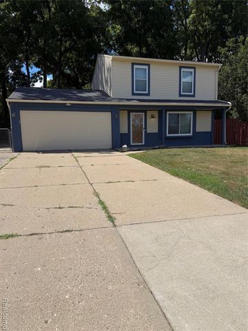 1034 Parkway, Waterford, MI 48328