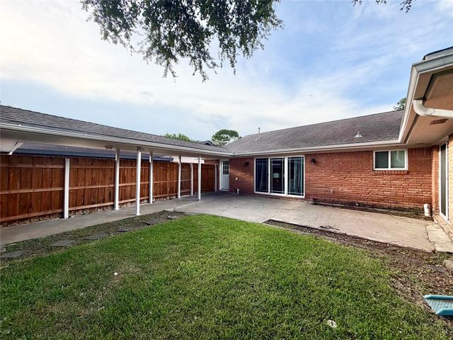 4027 Martinshire Drive, Houston, TX 77025