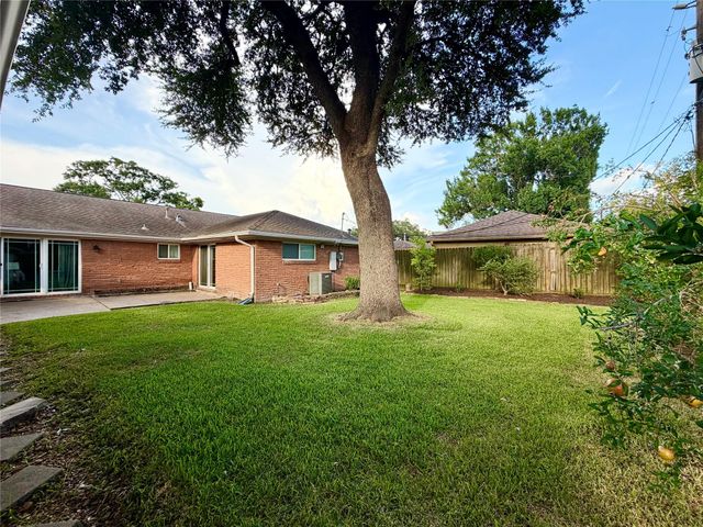 4027 Martinshire Drive, Houston, TX 77025