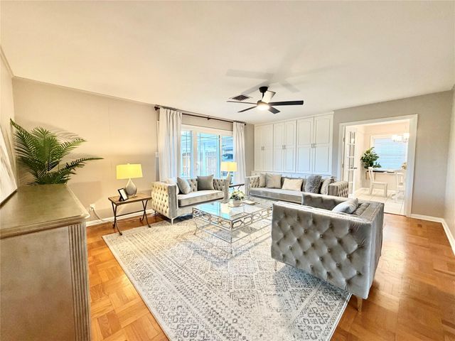 4027 Martinshire Drive, Houston, TX 77025