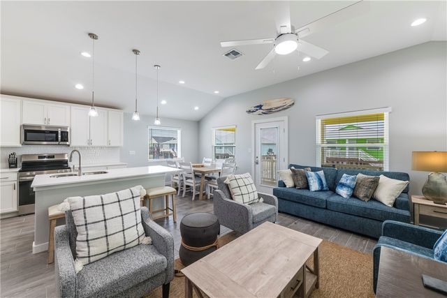 116 Redfish Lane, Port Aransas, TX 78373