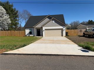 102 Turkey Trot Road, Williamston, SC 29697