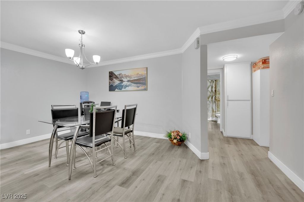 Image 13 of property listing at 2080 Karen Avenue 1, Las Vegas, NV 89169