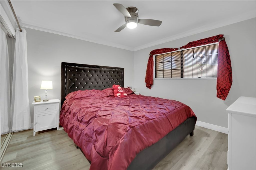 Image 14 of property listing at 2080 Karen Avenue 1, Las Vegas, NV 89169