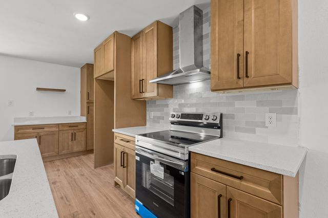 6505 Leaning Oaks Street, Dallas, TX 75241