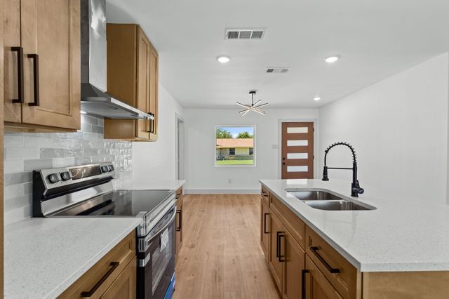 6505 Leaning Oaks Street, Dallas, TX 75241