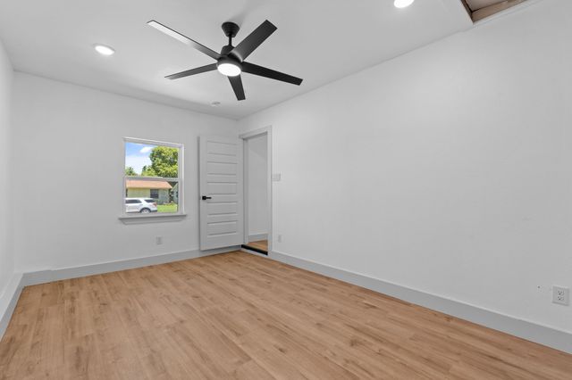 6505 Leaning Oaks Street, Dallas, TX 75241