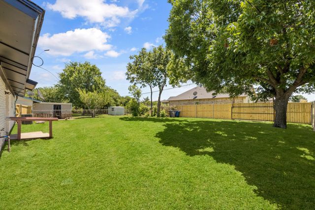 6505 Leaning Oaks Street, Dallas, TX 75241