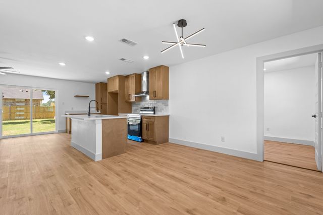 6505 Leaning Oaks Street, Dallas, TX 75241