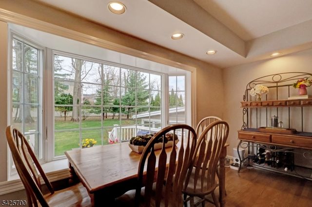 2 Midwood Dr, Florham Park Boro, NJ 07932