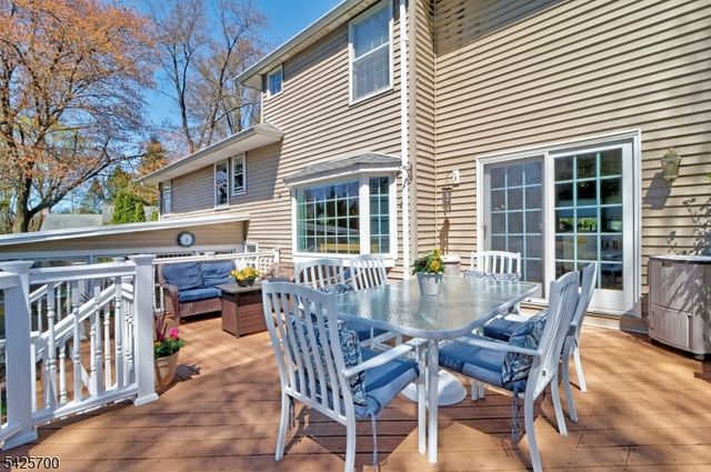 2 Midwood Dr, Florham Park Boro, NJ 07932