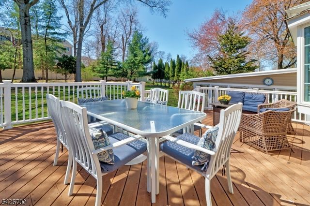 2 Midwood Dr, Florham Park Boro, NJ 07932