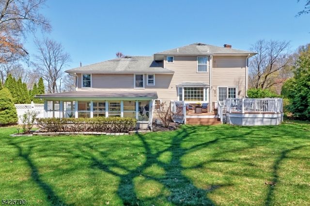 2 Midwood Dr, Florham Park Boro, NJ 07932