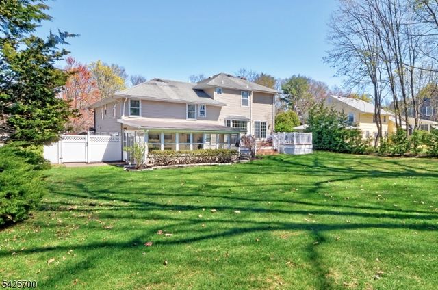 2 Midwood Dr, Florham Park Boro, NJ 07932