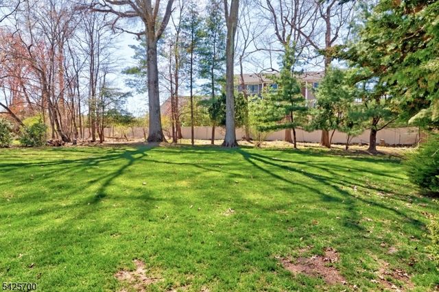 2 Midwood Dr, Florham Park Boro, NJ 07932