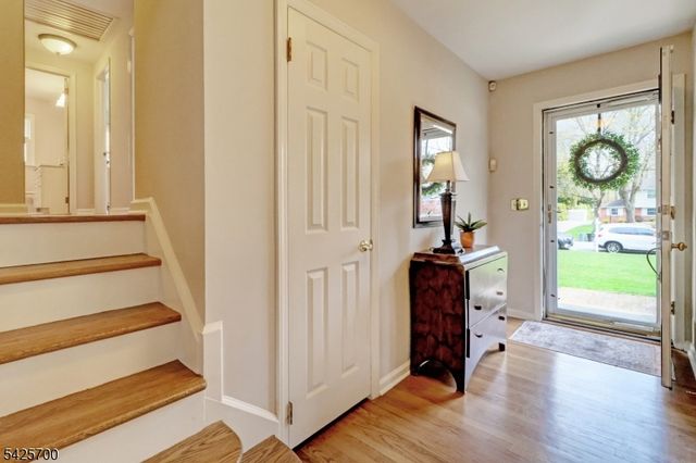 2 Midwood Dr, Florham Park Boro, NJ 07932