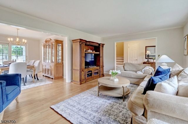 2 Midwood Dr, Florham Park Boro, NJ 07932