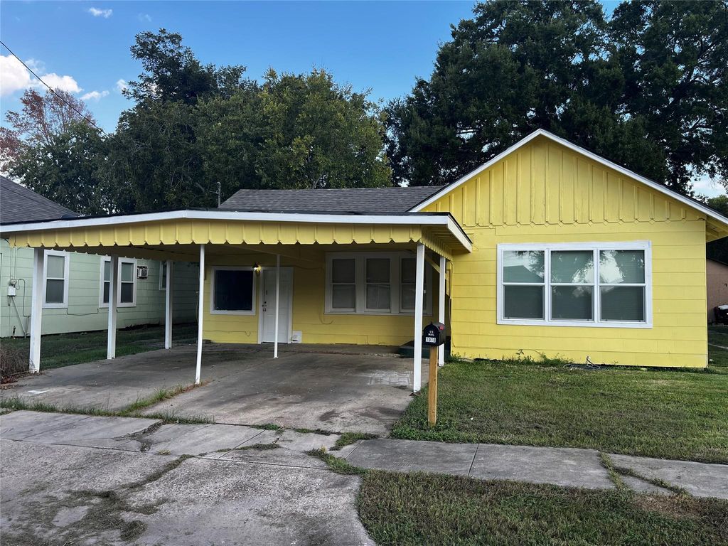 1018 N 2nd Street, Baytown, TX 77520