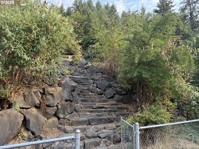 33423 TIMBER Ln, Eugene, OR 97405