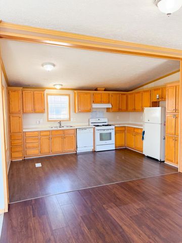 2040 Reo Avenue, Lincoln Park, MI 48146