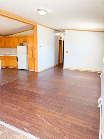 2040 Reo Avenue, Lincoln Park, MI 48146