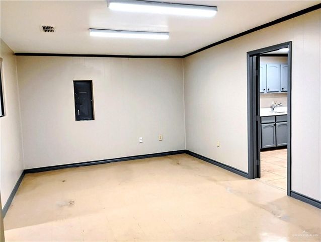 305 W Expressway 83 W Freeway, La Feria, TX 78559