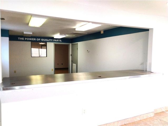 305 W Expressway 83 W Freeway, La Feria, TX 78559