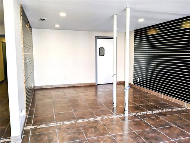 305 W Expressway 83 W Freeway, La Feria, TX 78559