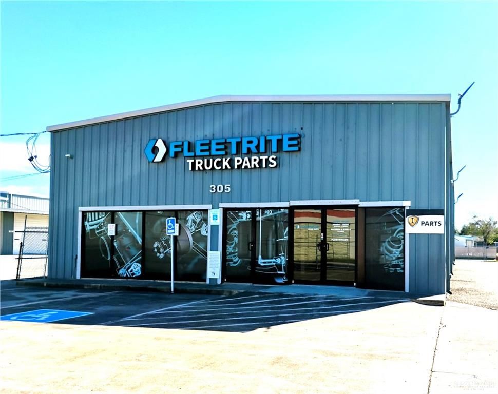 305 W Expressway 83 W Freeway, La Feria, TX 78559