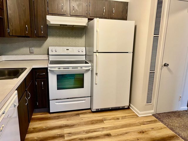 1004 Paradise Rd 1L, Swampscott, MA 01907