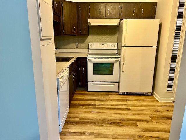 1004 Paradise Rd 1L, Swampscott, MA 01907