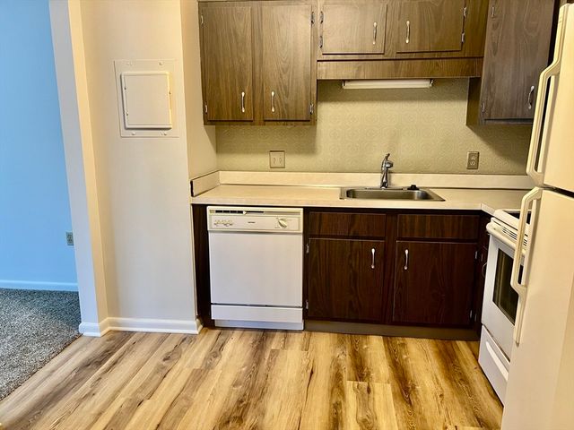 1004 Paradise Rd 1L, Swampscott, MA 01907