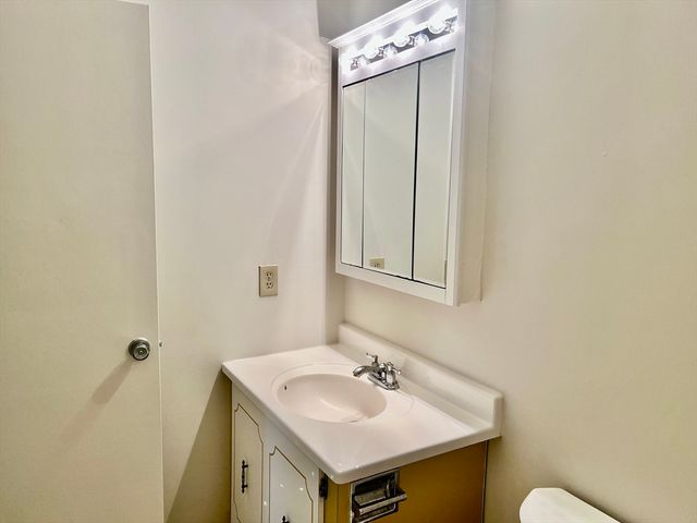 1004 Paradise Rd 1L, Swampscott, MA 01907