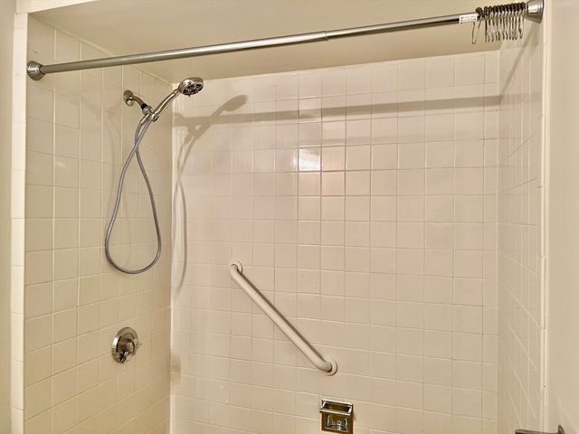 1004 Paradise Rd 1L, Swampscott, MA 01907