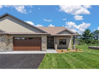 1060 Legend Lane, River Falls, WI 54022