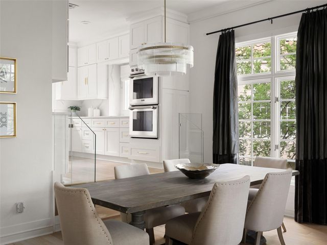 1937 Rue De St Tropez 10, Austin, TX 78746